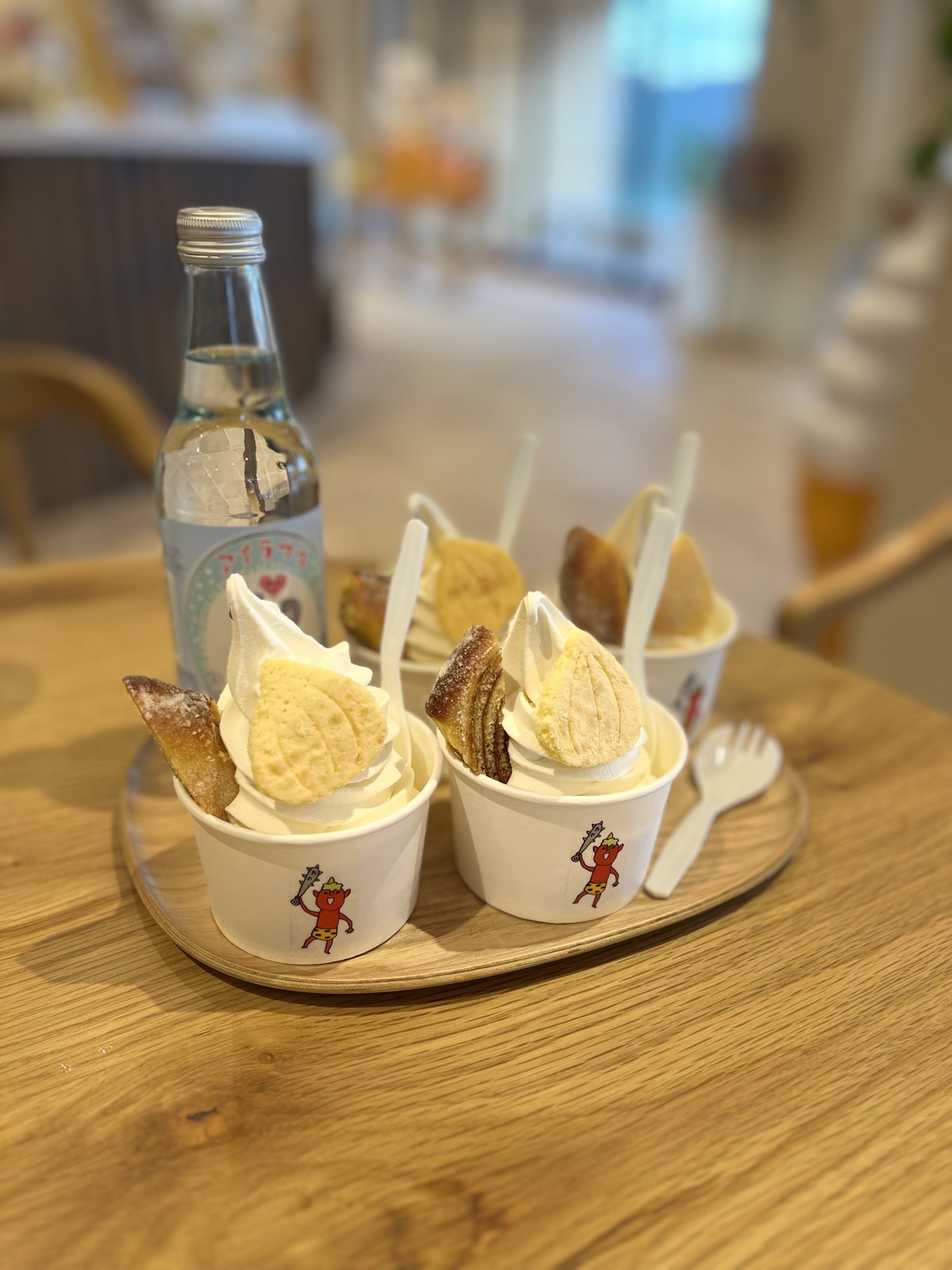 ソフトクリーム4つと島サイダー