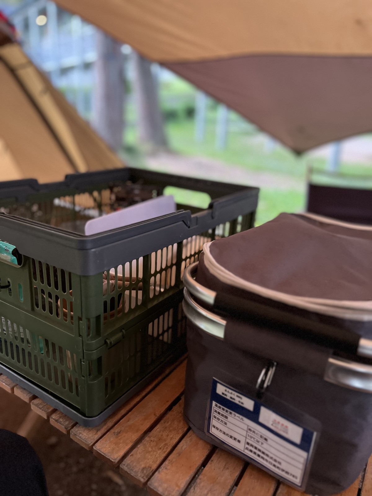 BBQの道具が並べられたテーブル