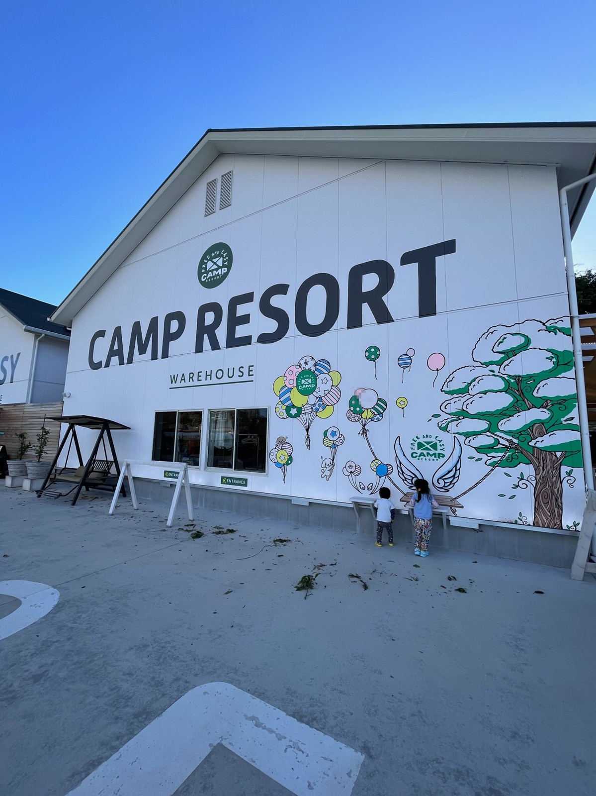 CAMP RESORT WAREHOUSEの壁画