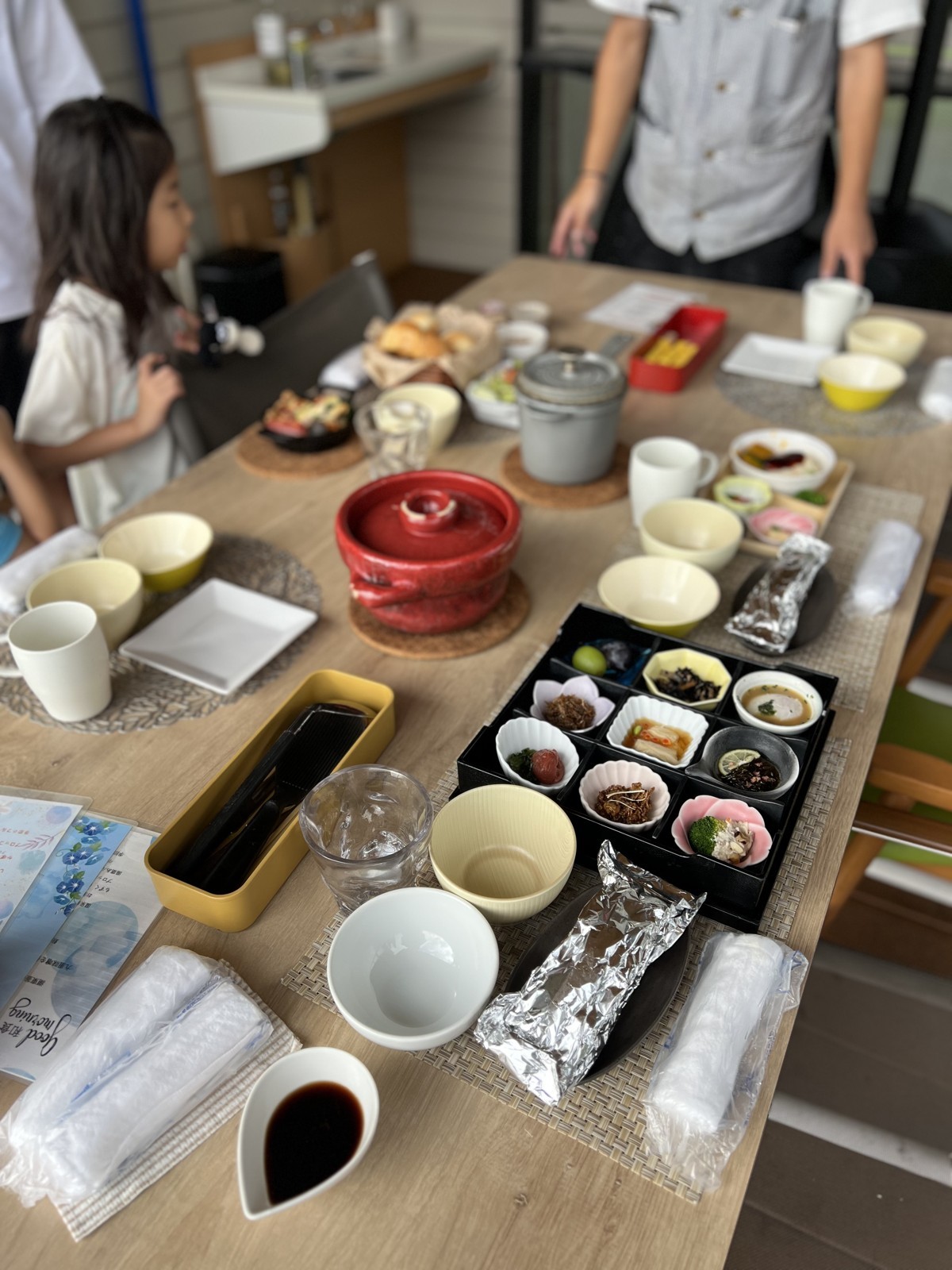 一人ずつ用意された和朝食のセット