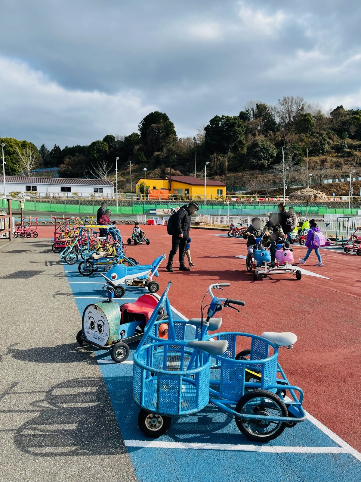 変わり種自転車が並ぶ広場(2023年1月)