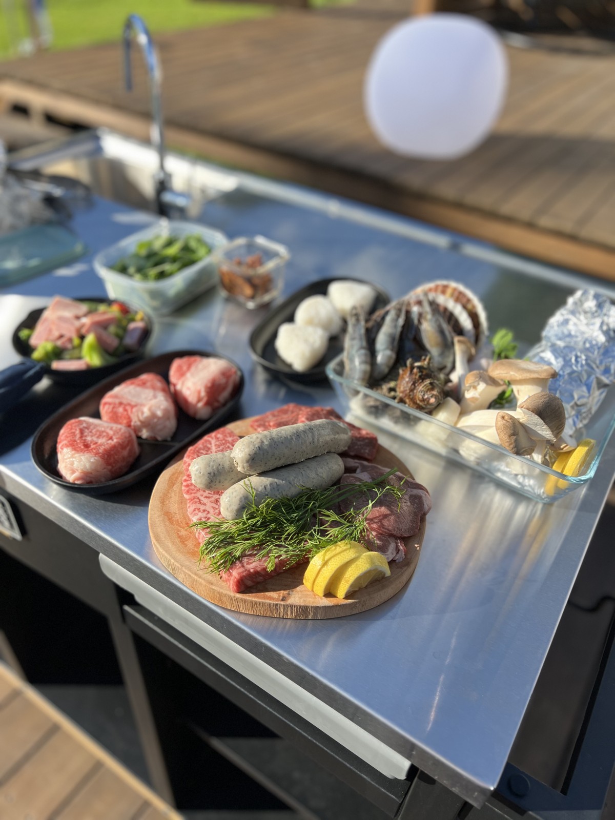 BBQの食材が並んだプレート