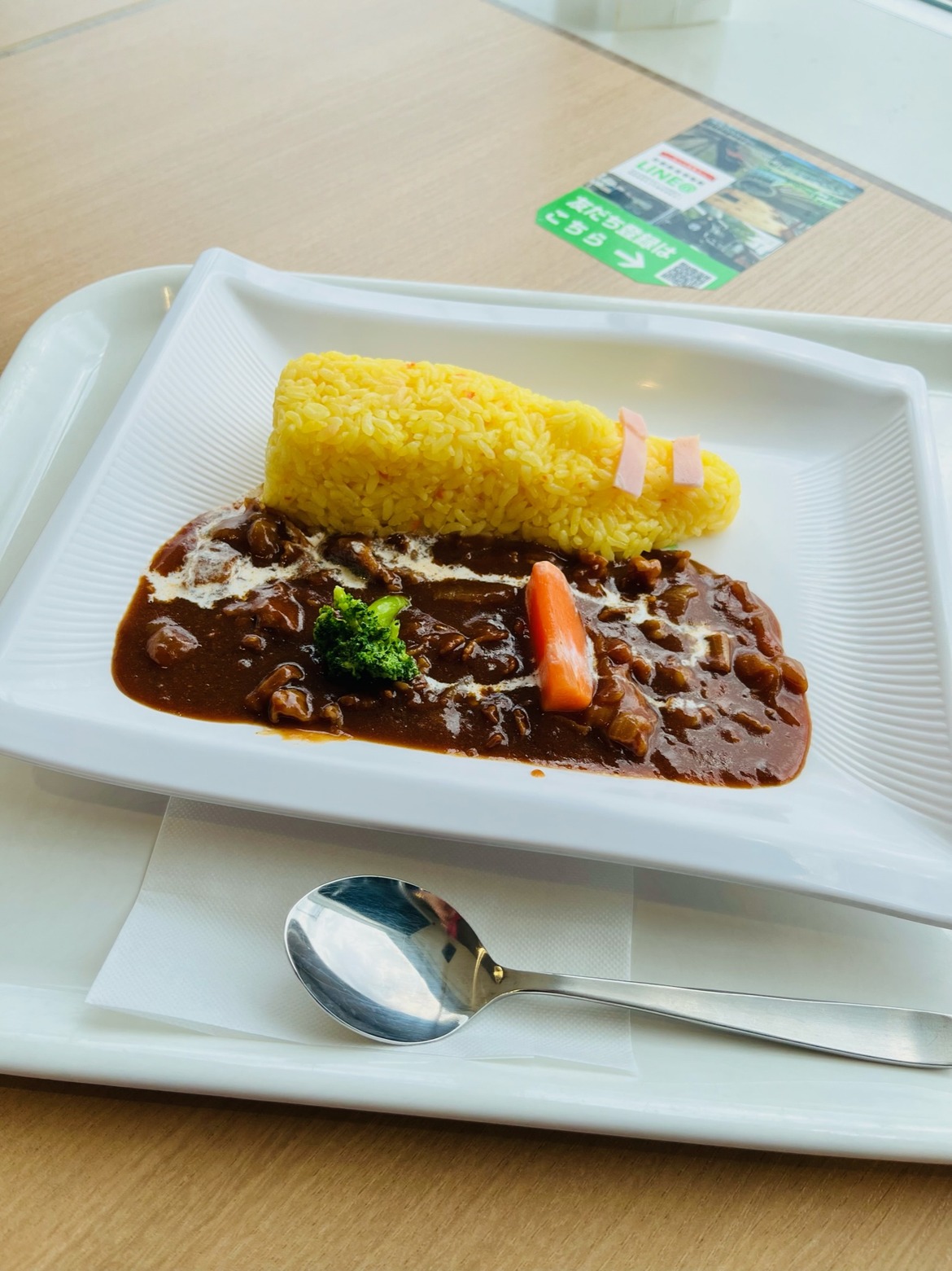 新幹線の形に盛られたライスのお子さまカレー