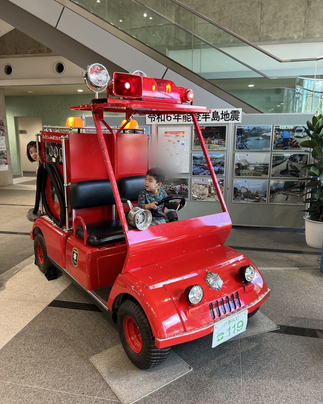 子どもサイズの赤い消防車