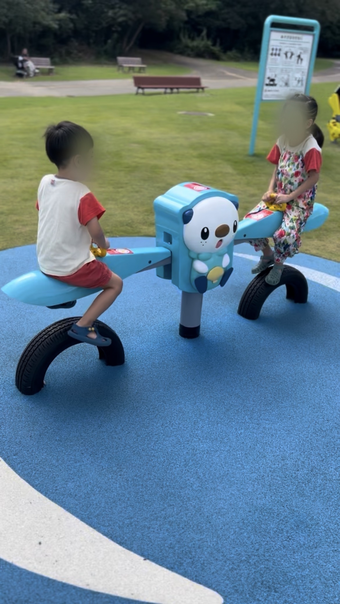 ミジュマルをかたどったシーソー遊具