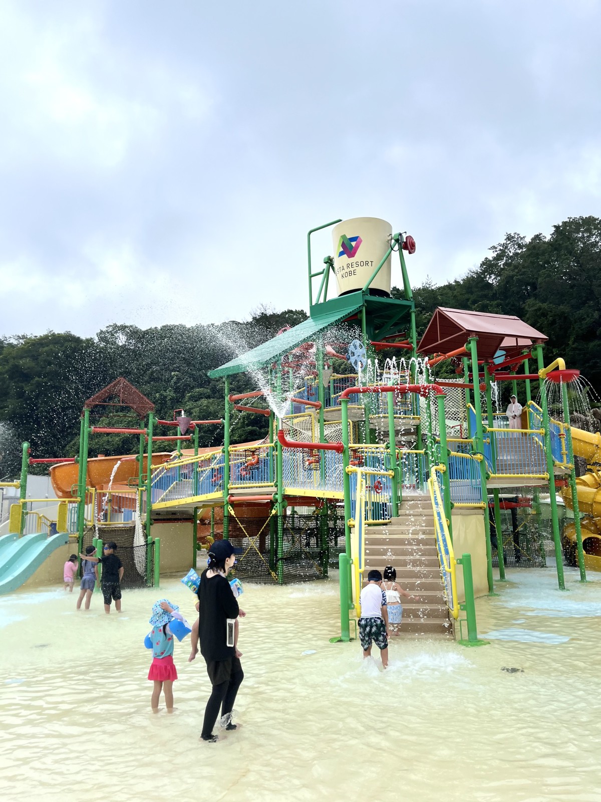 ネスタリゾート神戸は子連れで1日遊べる?プールとアクティビティを2歳4歳と体験