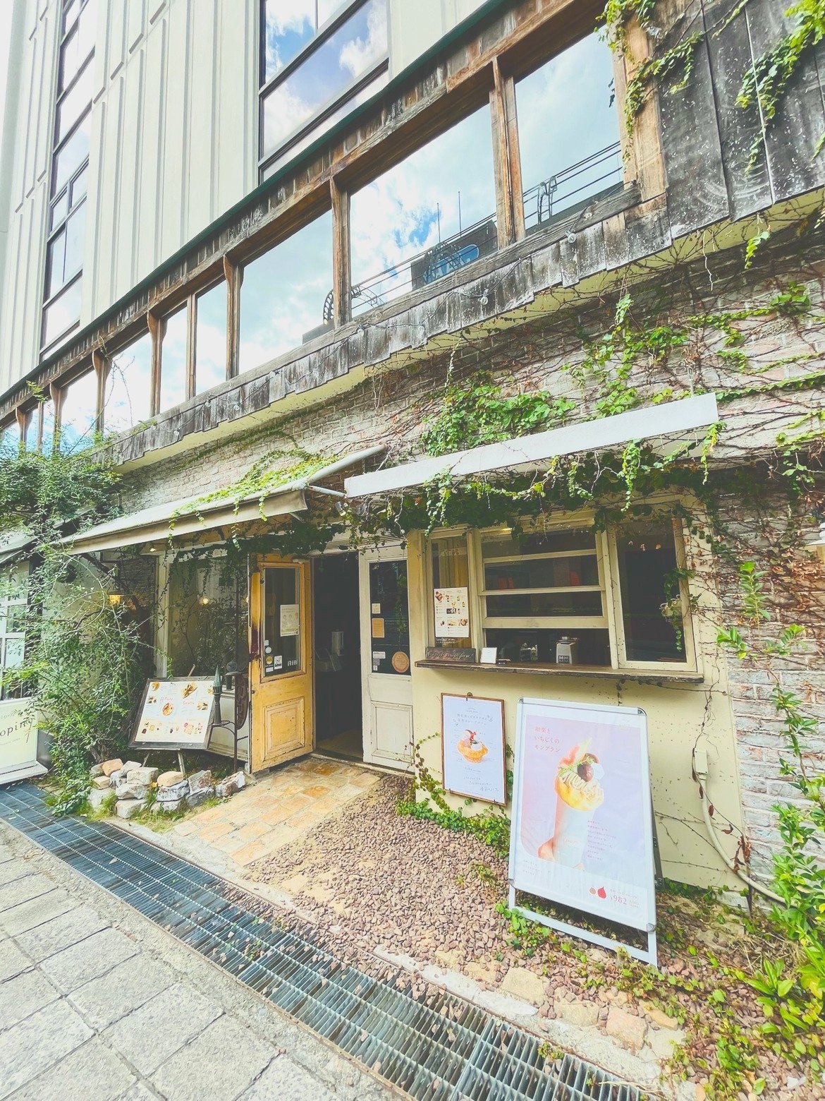 ポパンクールカフェ箕面本店は子連れで行ける?2階の滑り台の横の席を予約して行ってきた
