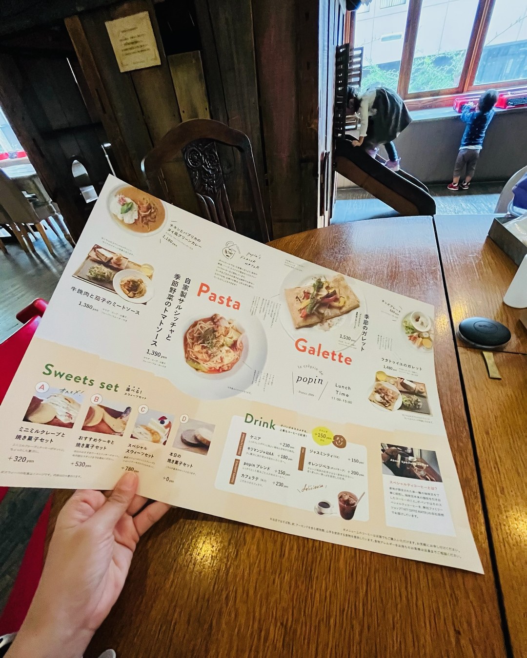 店内のメニュー。PastaとGaletteのページ