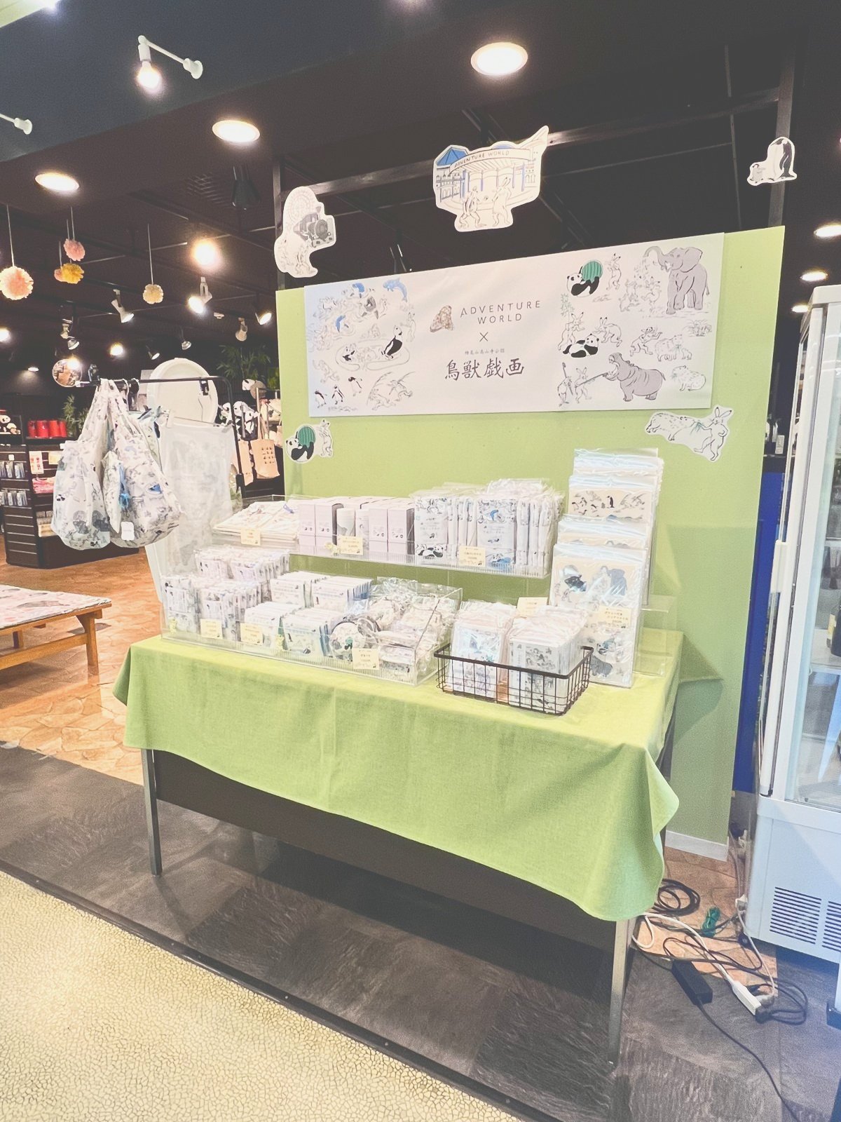 「鳥獣戯画」とのコラボグッズ