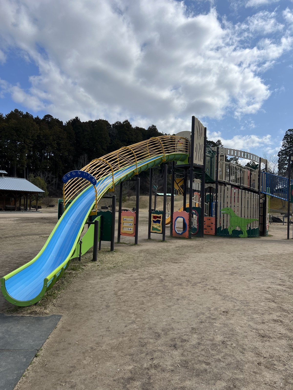 丹波並木道中央公園の恐竜遊具は無料で遊べる?動く恐竜は土日祝だけ、駐車場からは結構歩きます(兵庫・丹波篠山)