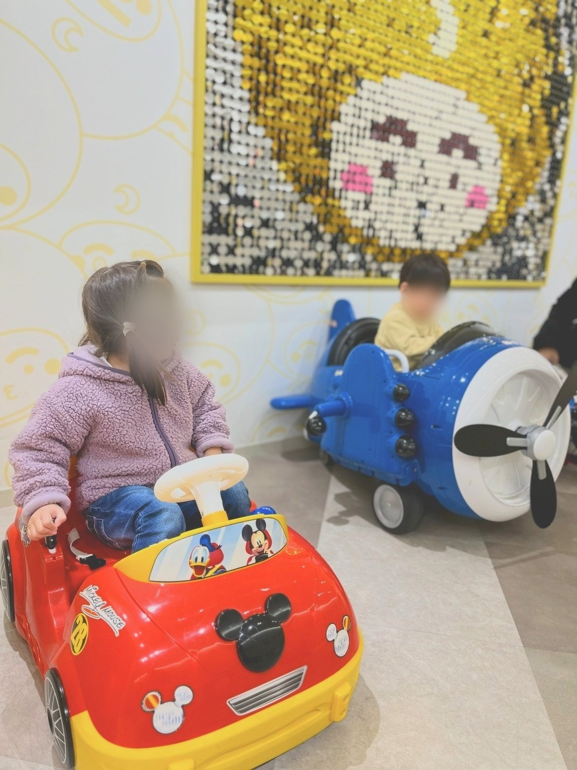 ミッキーの車と飛行機の乗り物
