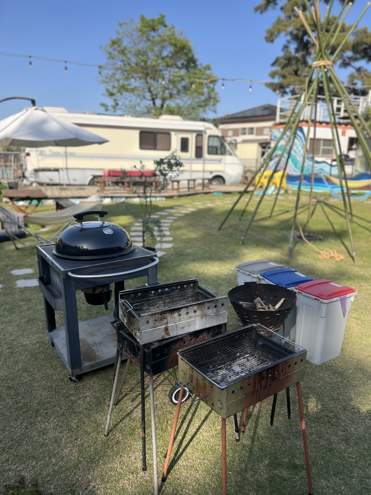 BBQコンロと炭の道具