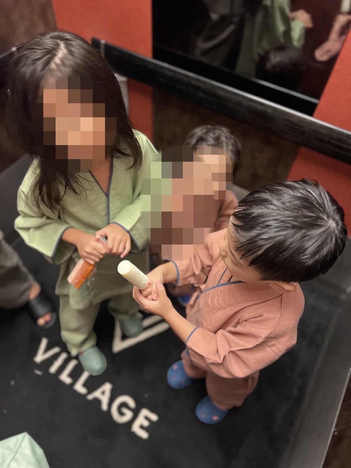 作務衣を着た子どもたち